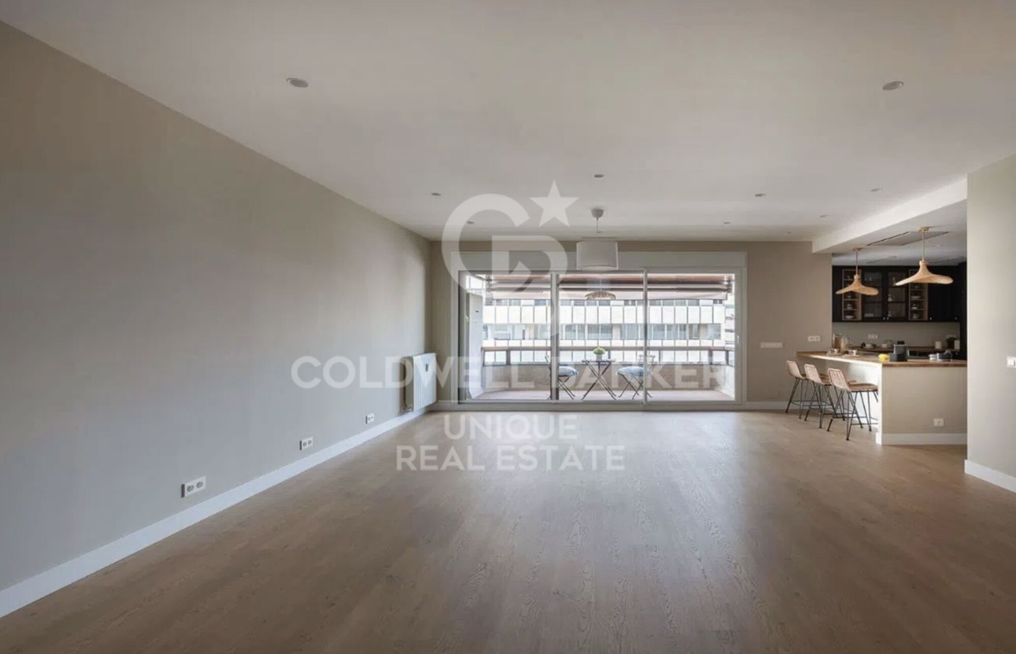 Piso exterior reformado con terraza en Tetúan, Madrid