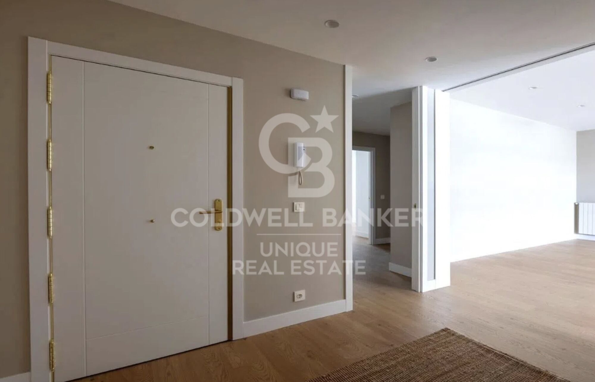 Piso exterior reformado con terraza en Tetúan, Madrid