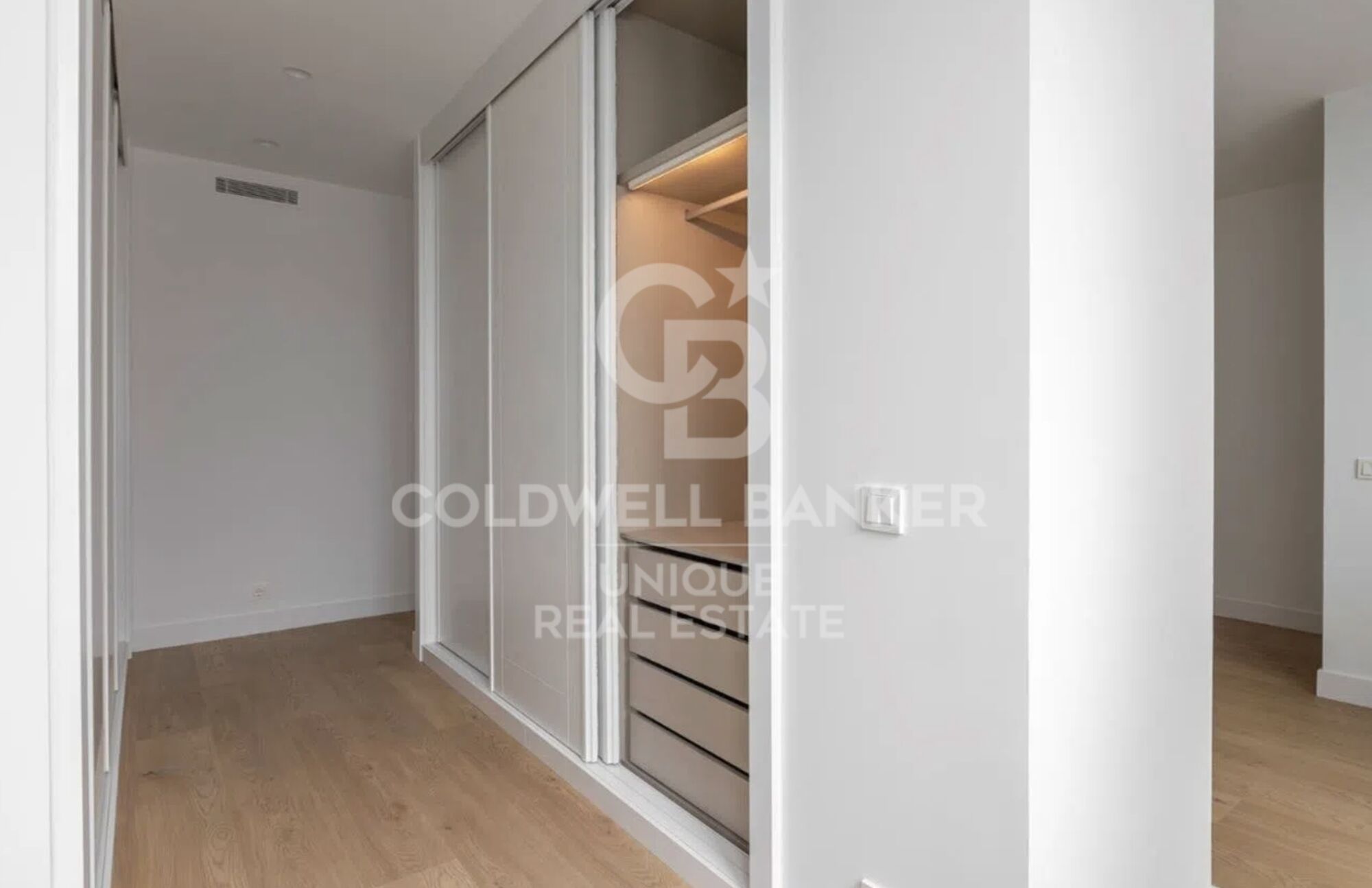 Piso exterior reformado con terraza en Tetúan, Madrid