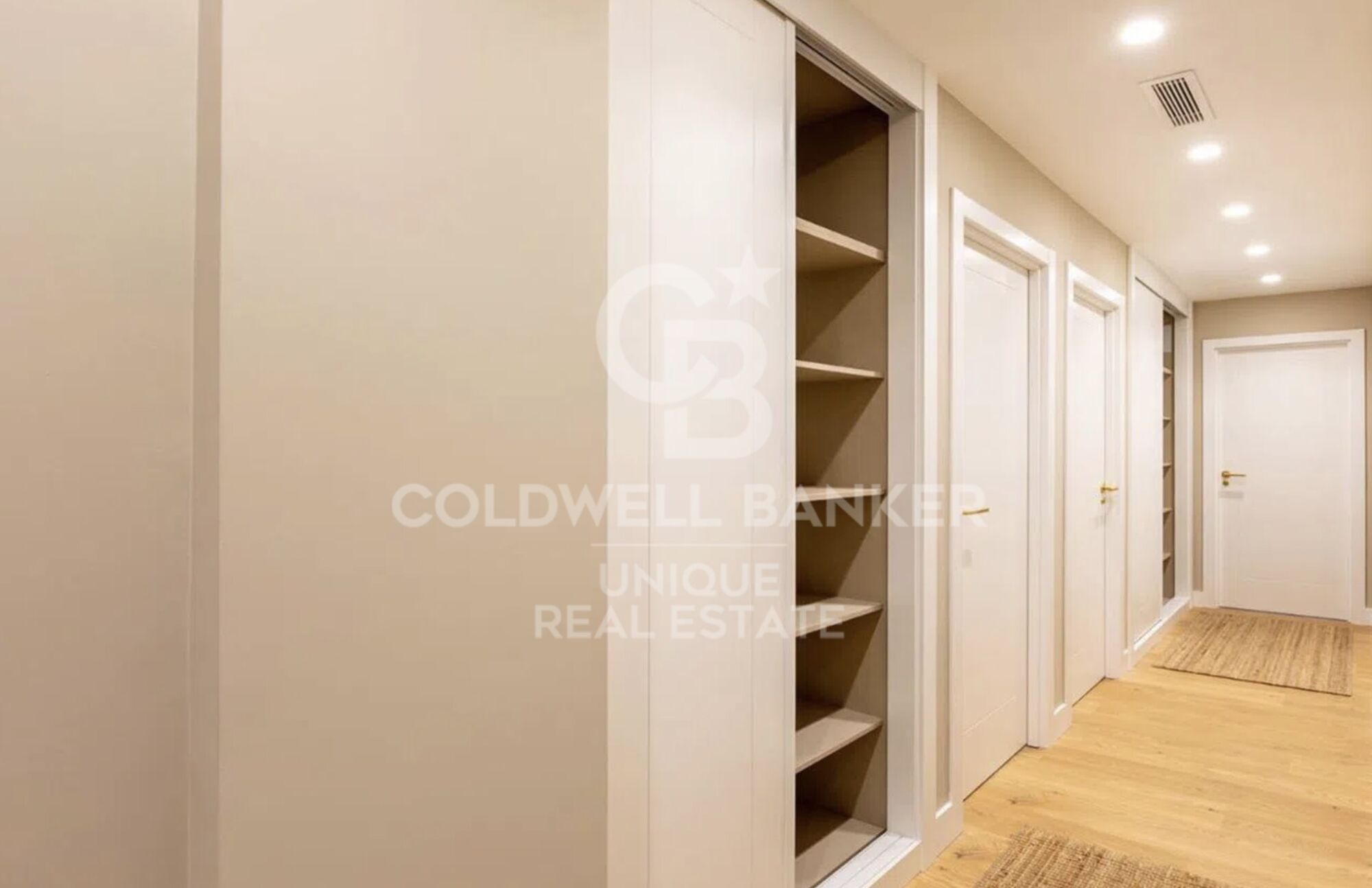 Piso exterior reformado con terraza en Tetúan, Madrid