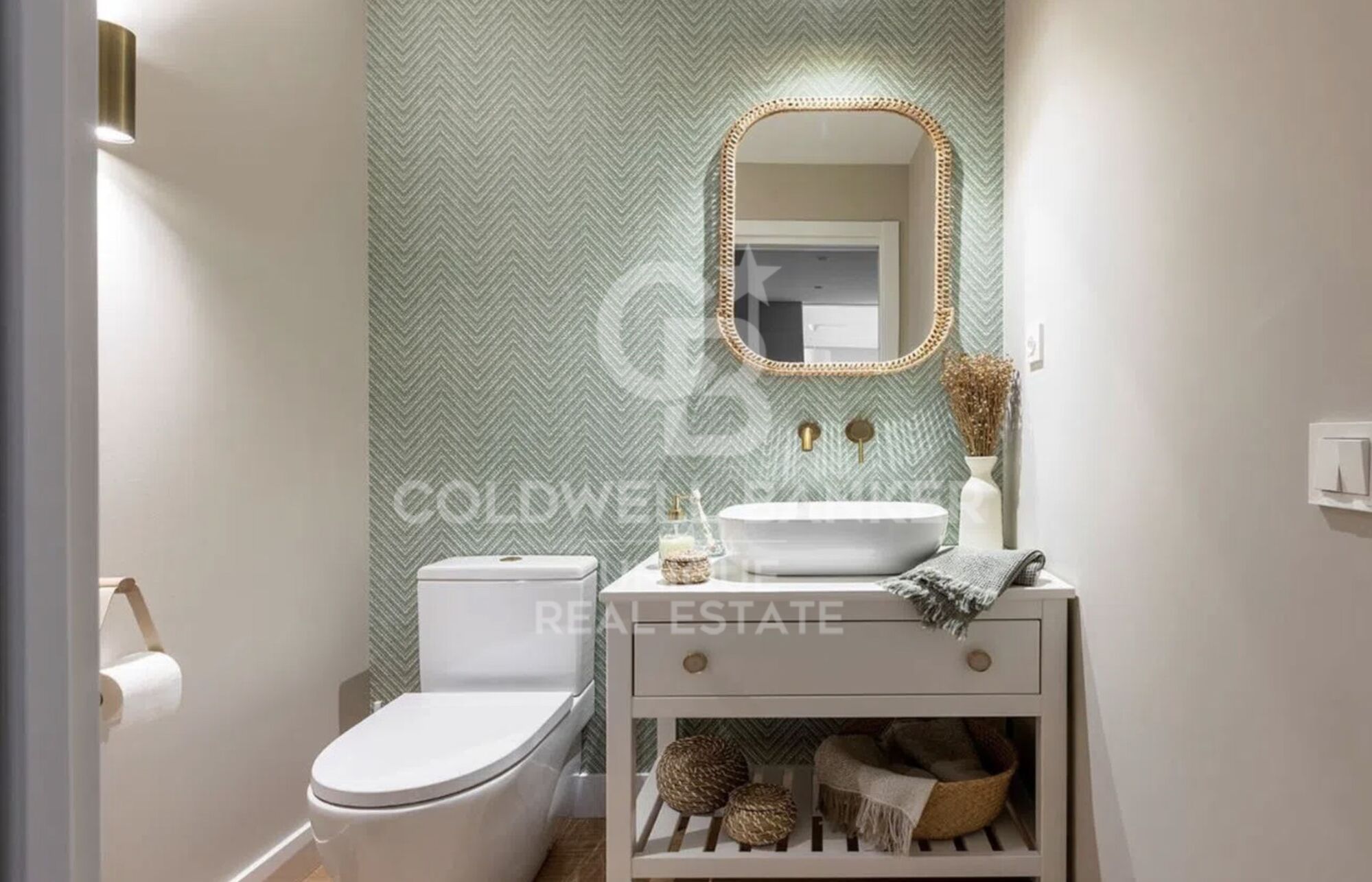 Piso exterior reformado con terraza en Tetúan, Madrid