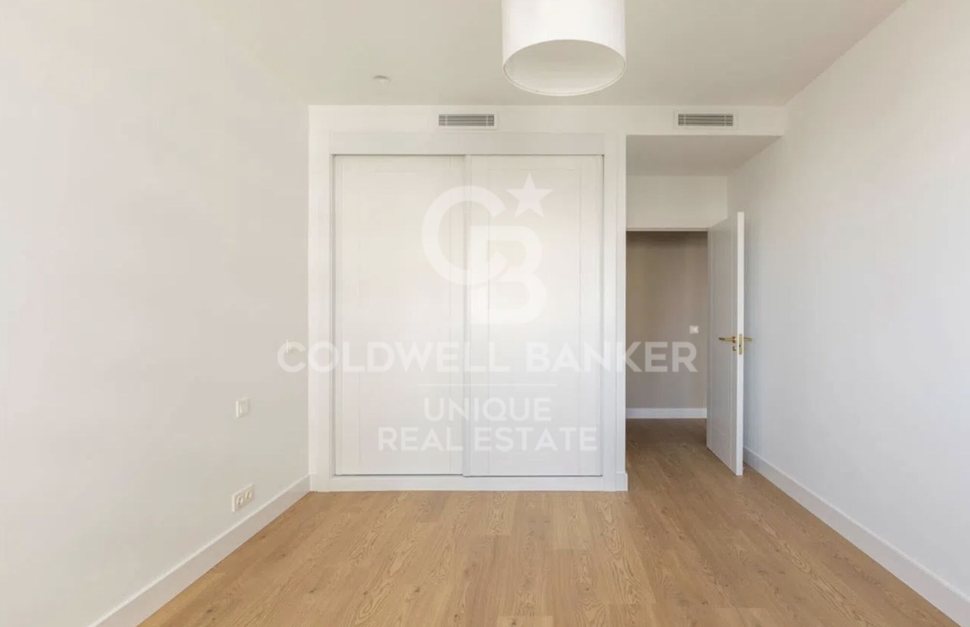 Piso exterior reformado con terraza en Tetúan, Madrid