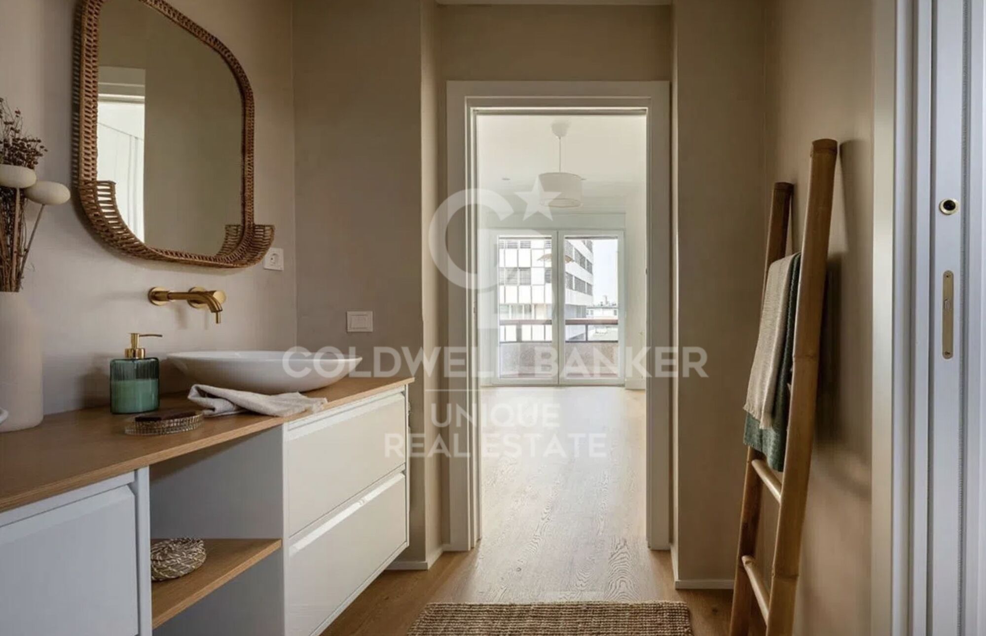 Piso exterior reformado con terraza en Tetúan, Madrid