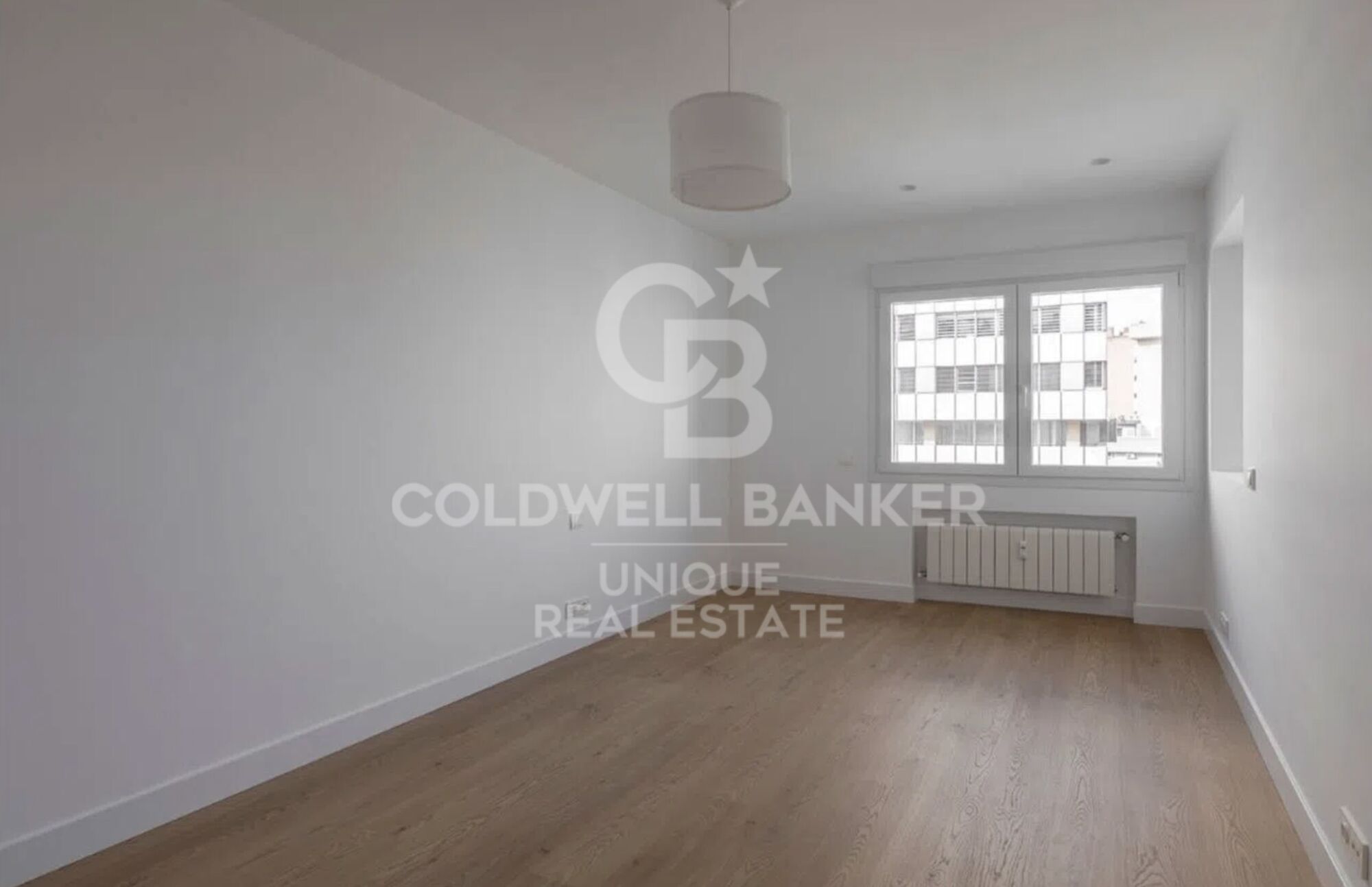 Piso exterior reformado con terraza en Tetúan, Madrid