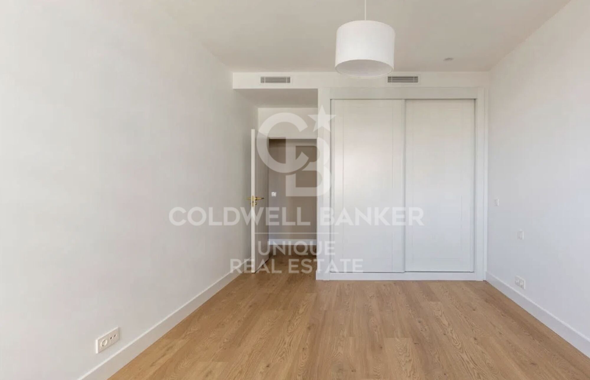 Piso exterior reformado con terraza en Tetúan, Madrid