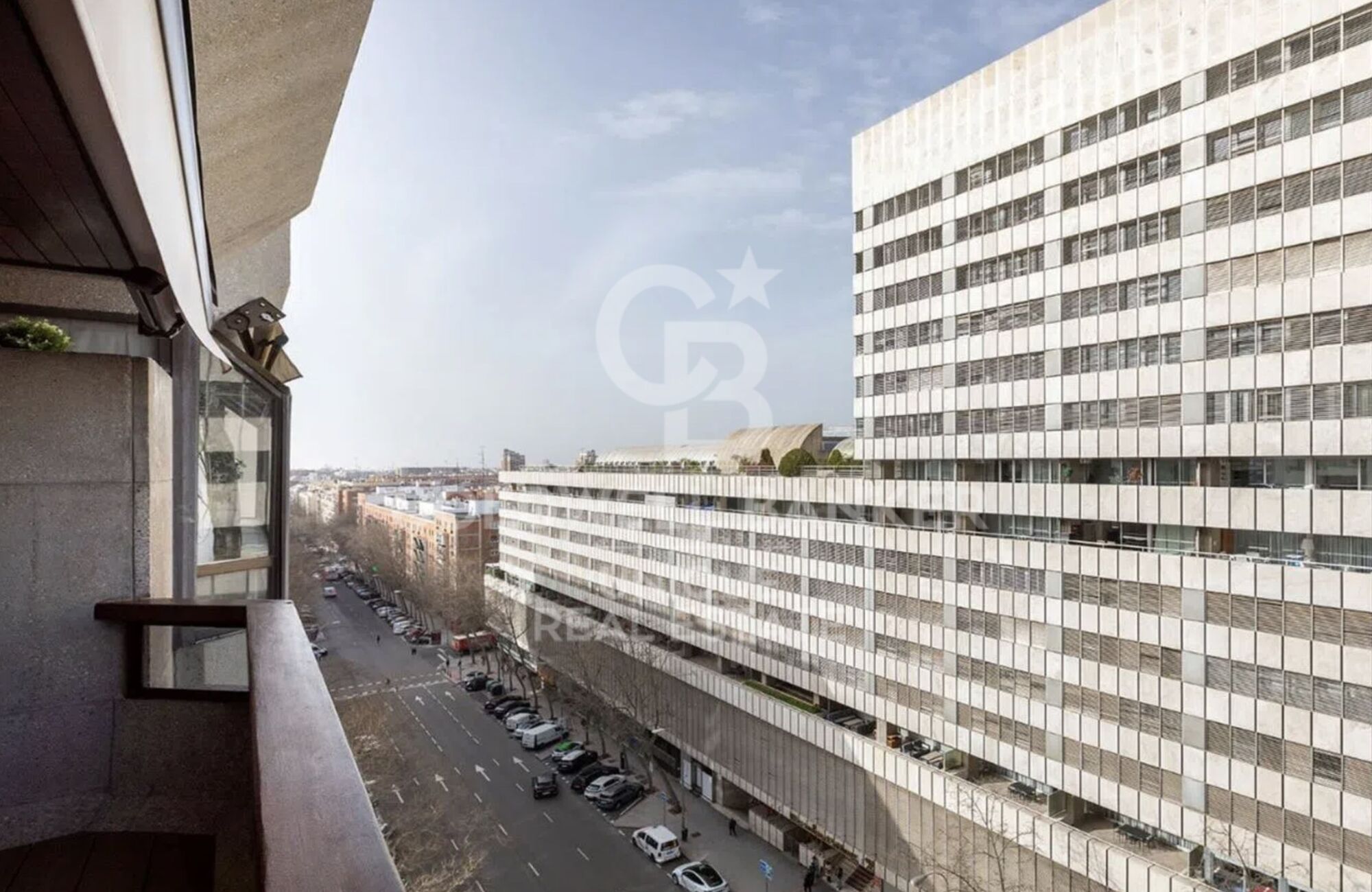 Piso exterior reformado con terraza en Tetúan, Madrid