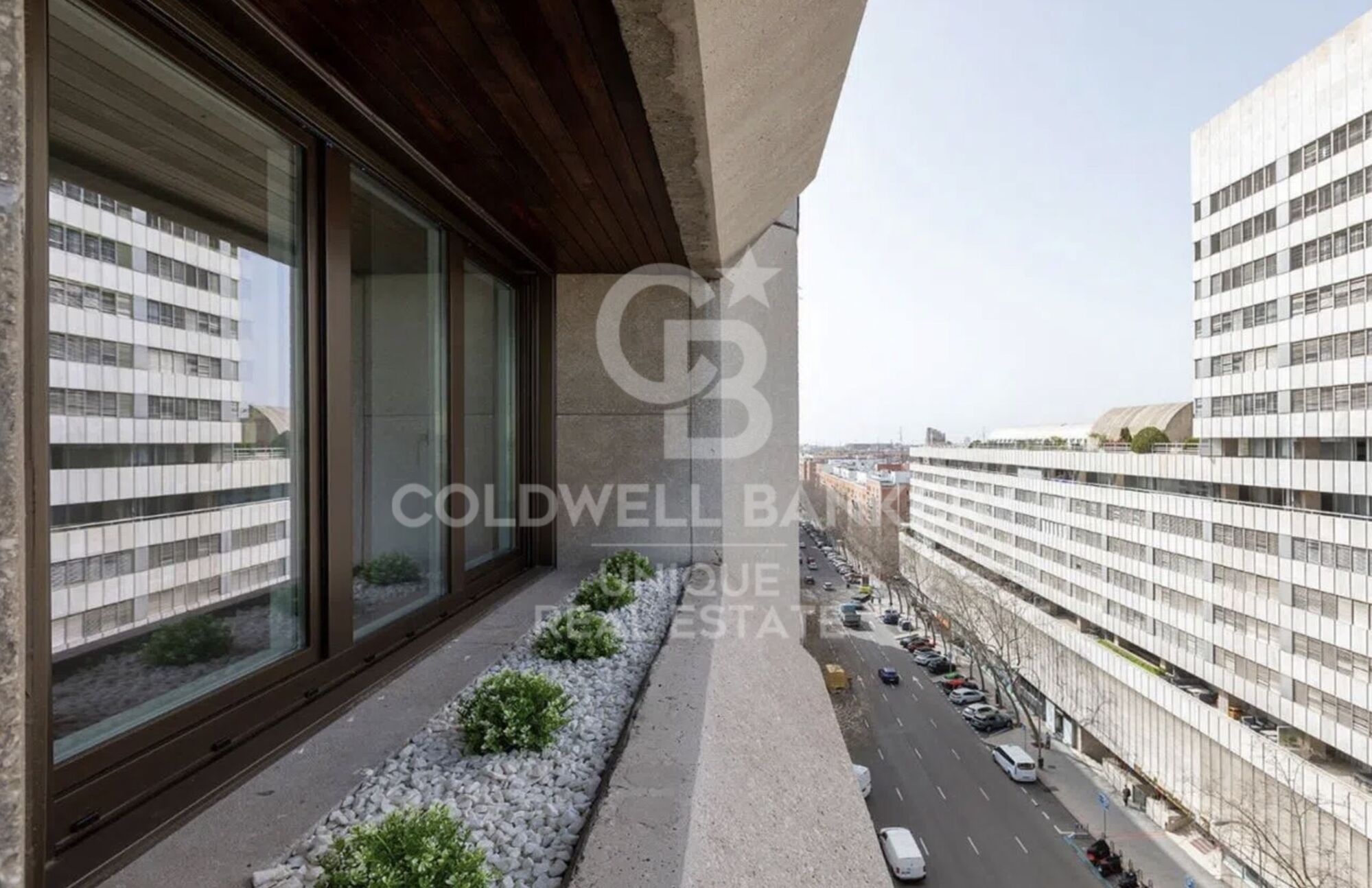 Piso exterior reformado con terraza en Tetúan, Madrid