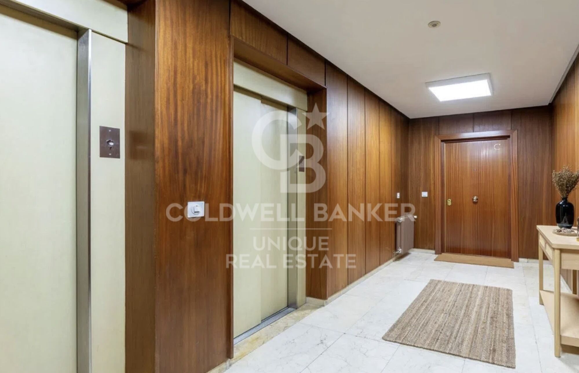 Piso exterior reformado con terraza en Tetúan, Madrid