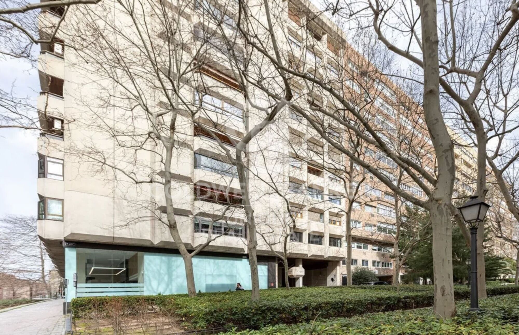 Piso exterior reformado con terraza en Tetúan, Madrid