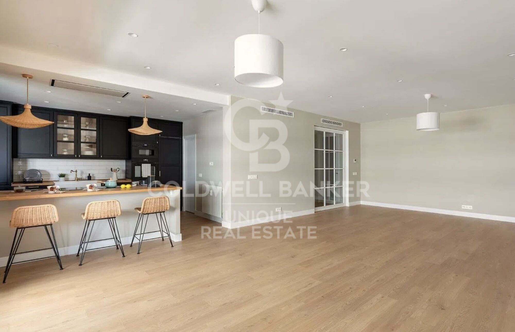 Renovated exterior apartment with terrace in Tetuán, Madrid