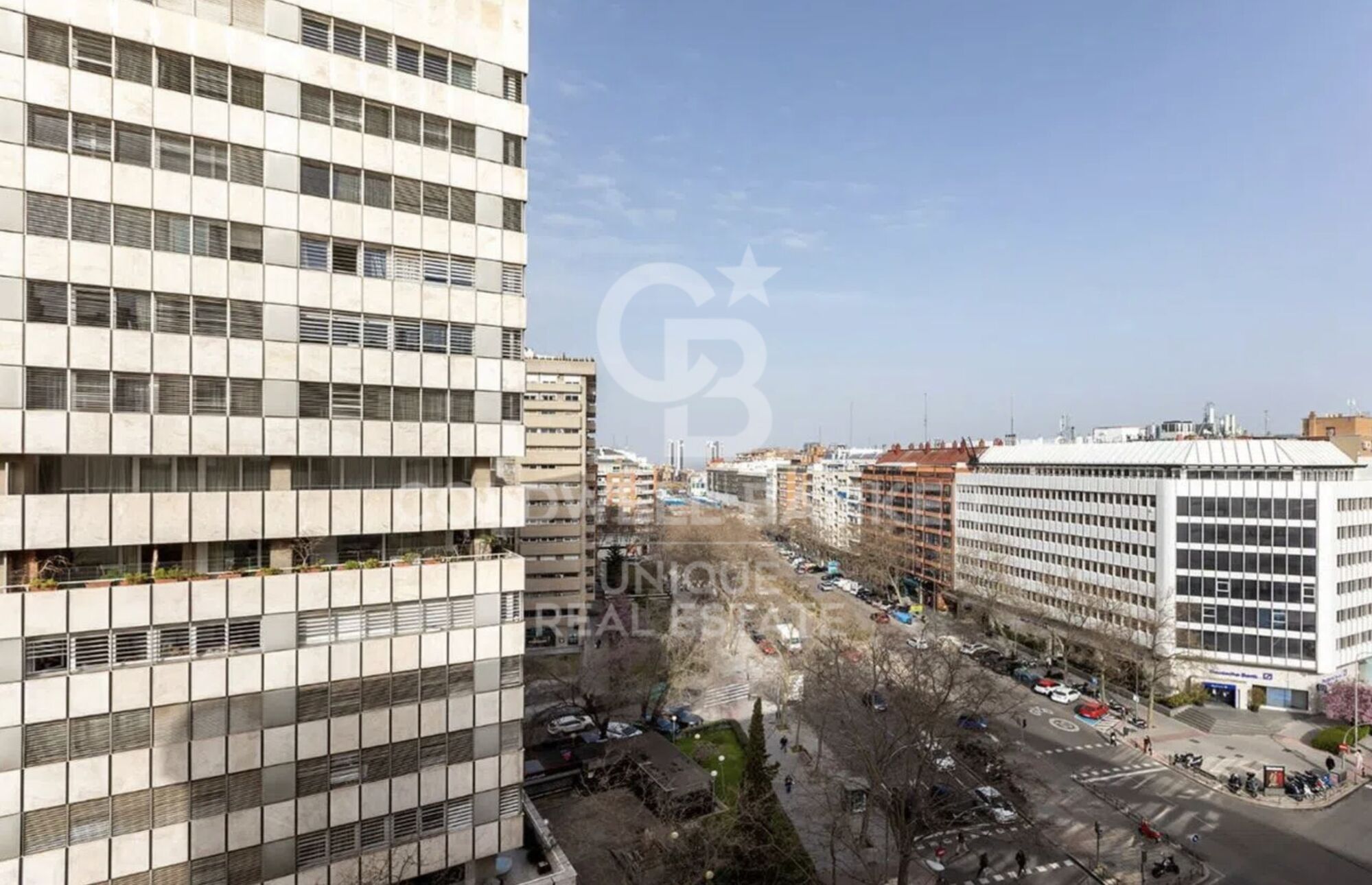 Renovated exterior apartment with terrace in Tetuán, Madrid