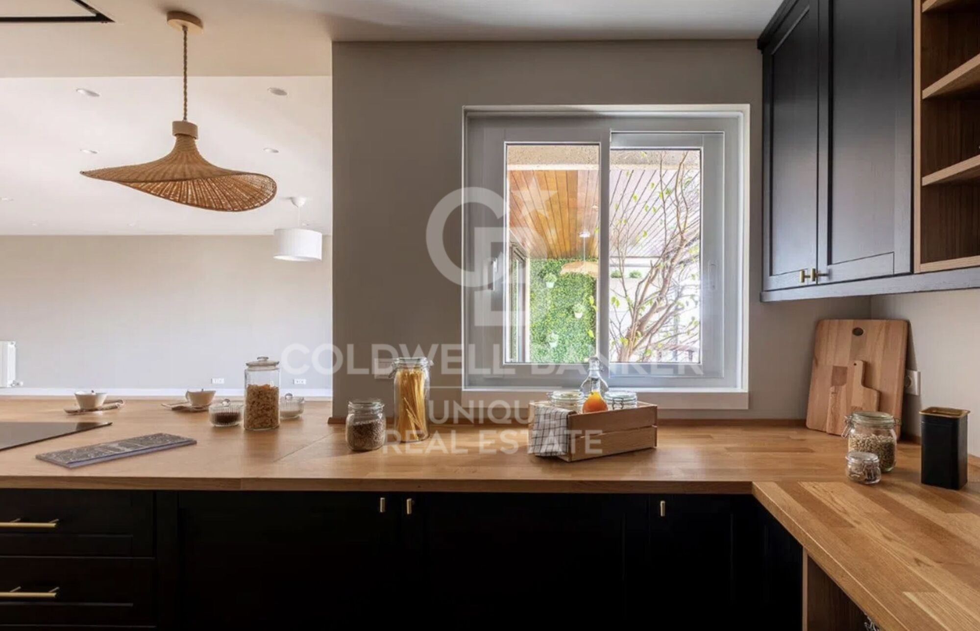 Renovated exterior apartment with terrace in Tetuán, Madrid