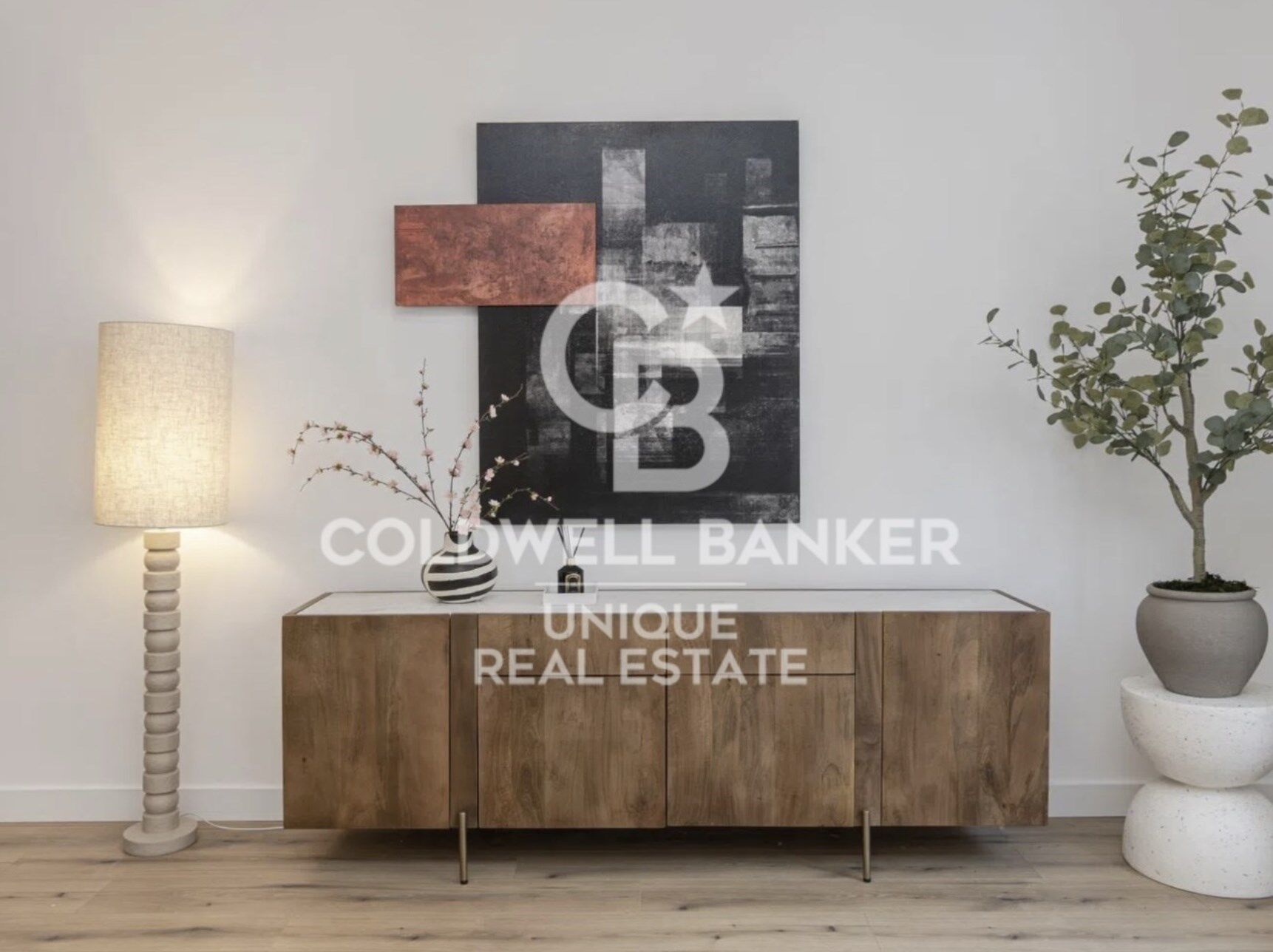 Renovated exterior 3-bedroom apartment in Barrio de Las Letras, Madrid