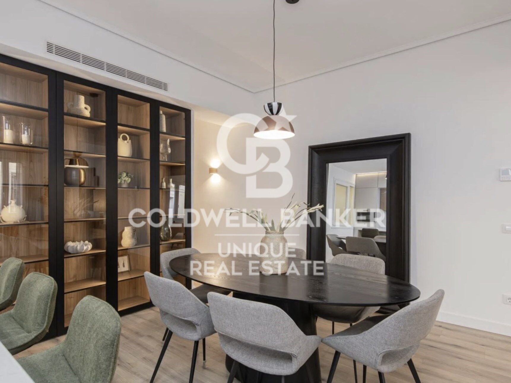 Renovated exterior 3-bedroom apartment in Barrio de Las Letras, Madrid