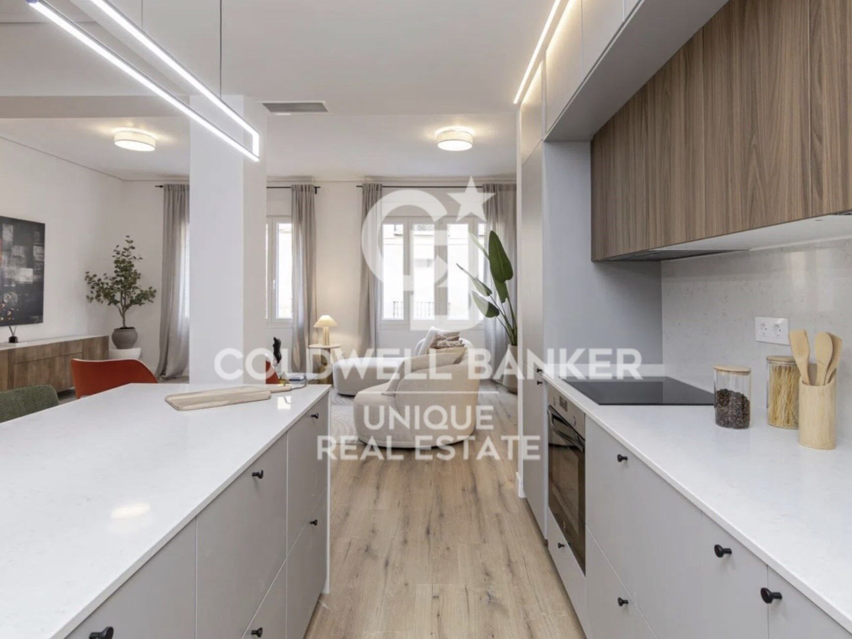 Renovated exterior 3-bedroom apartment in Barrio de Las Letras, Madrid