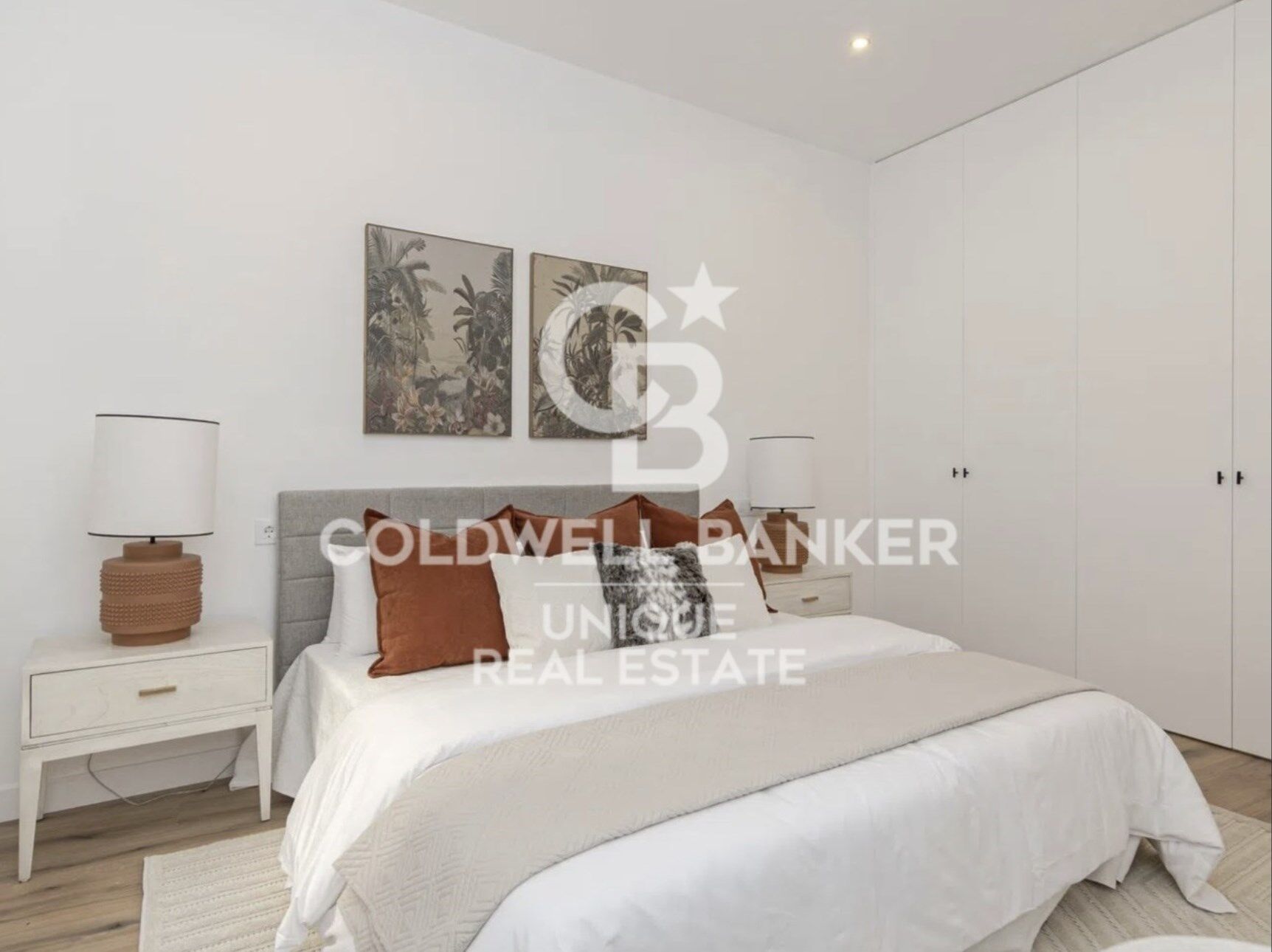 Renovated exterior 3-bedroom apartment in Barrio de Las Letras, Madrid