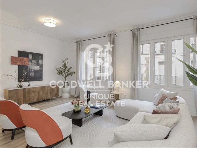 Renovated exterior 3-bedroom apartment in Barrio de Las Letras, Madrid