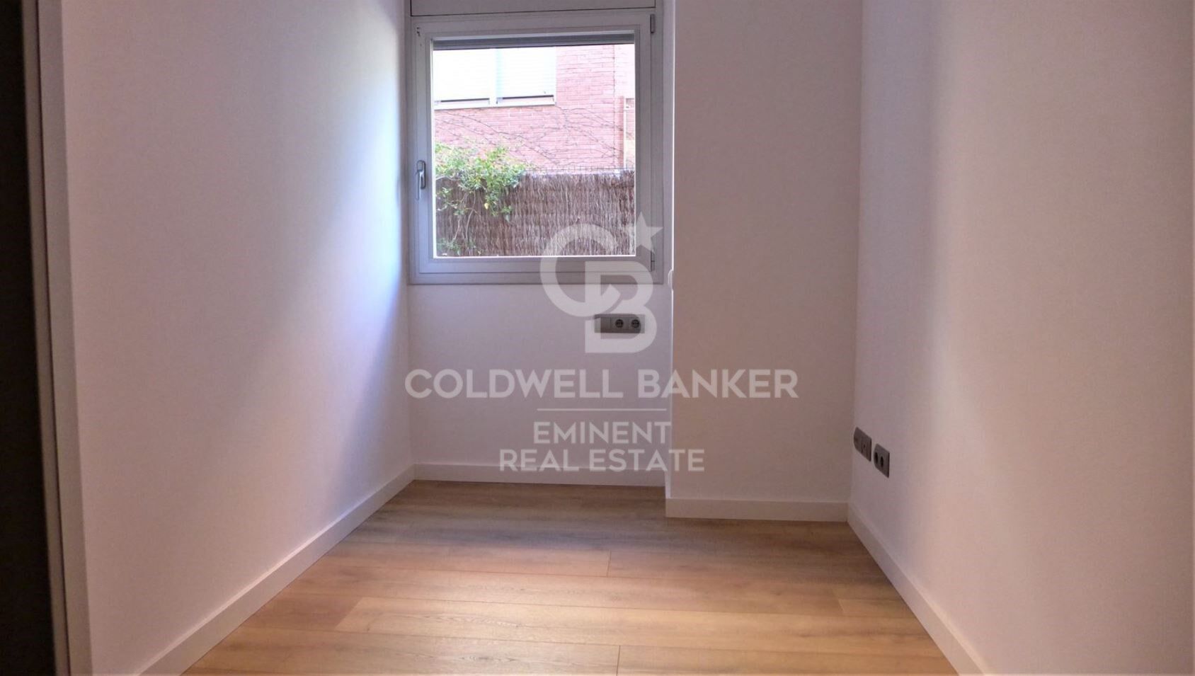 Piso con terraza y vistas despejadas en Vallcarca, junto a Collserola