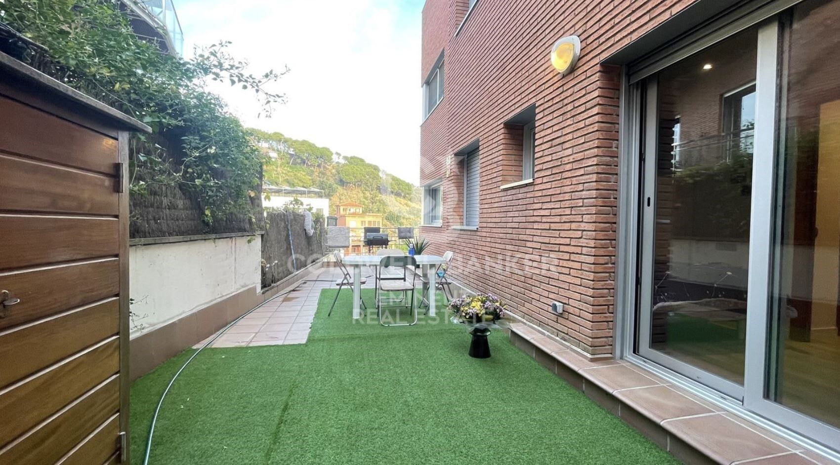 Piso con terraza y vistas despejadas en Vallcarca, junto a Collserola