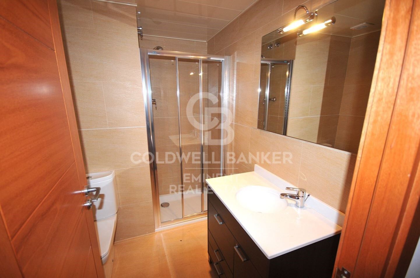 Piso con terraza y vistas despejadas en Vallcarca, junto a Collserola