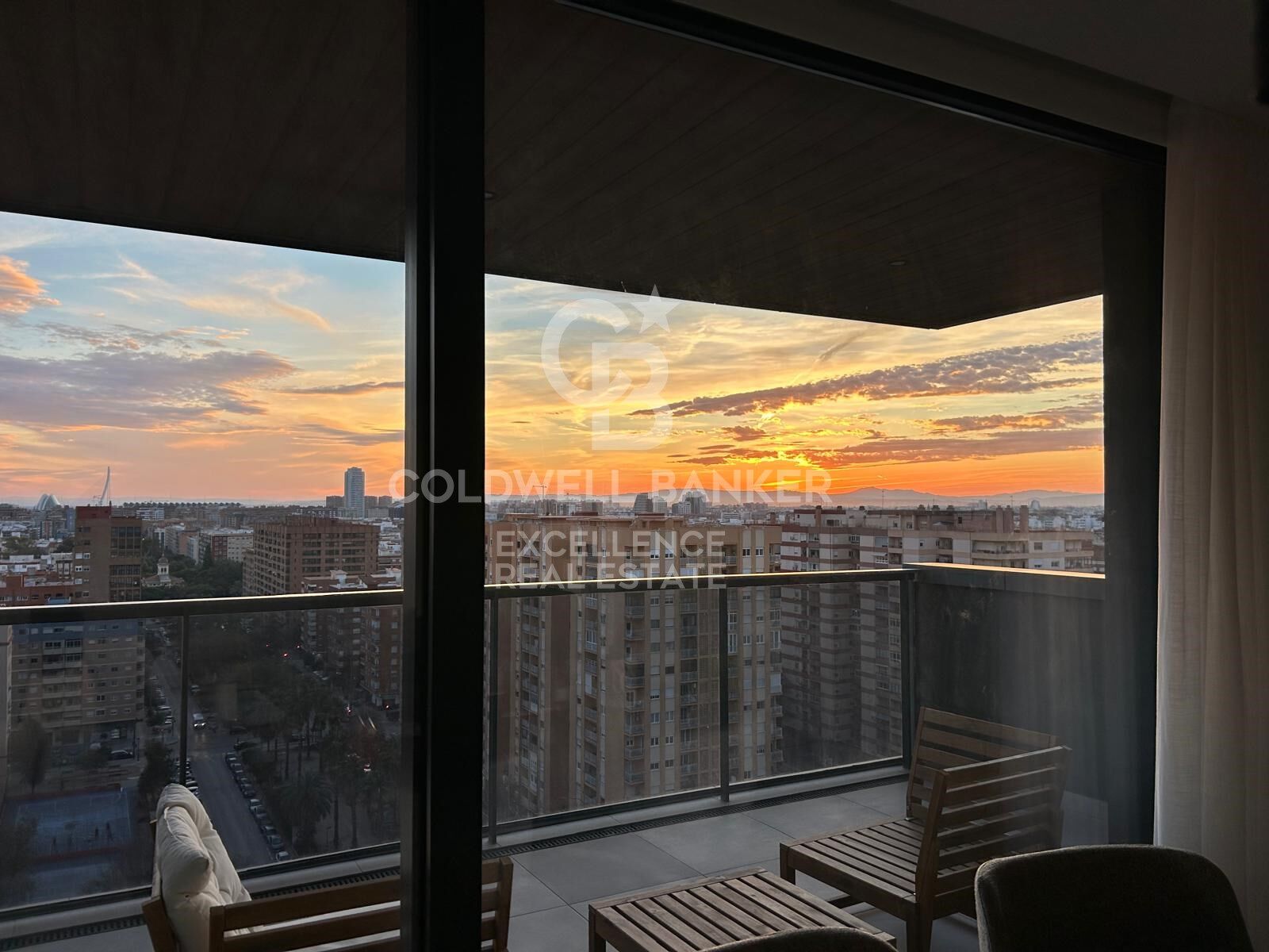 Prächtige, erst kürzlich erbaute Wohnung mit Panoramablick auf die Avenida Blasco Ibáñez