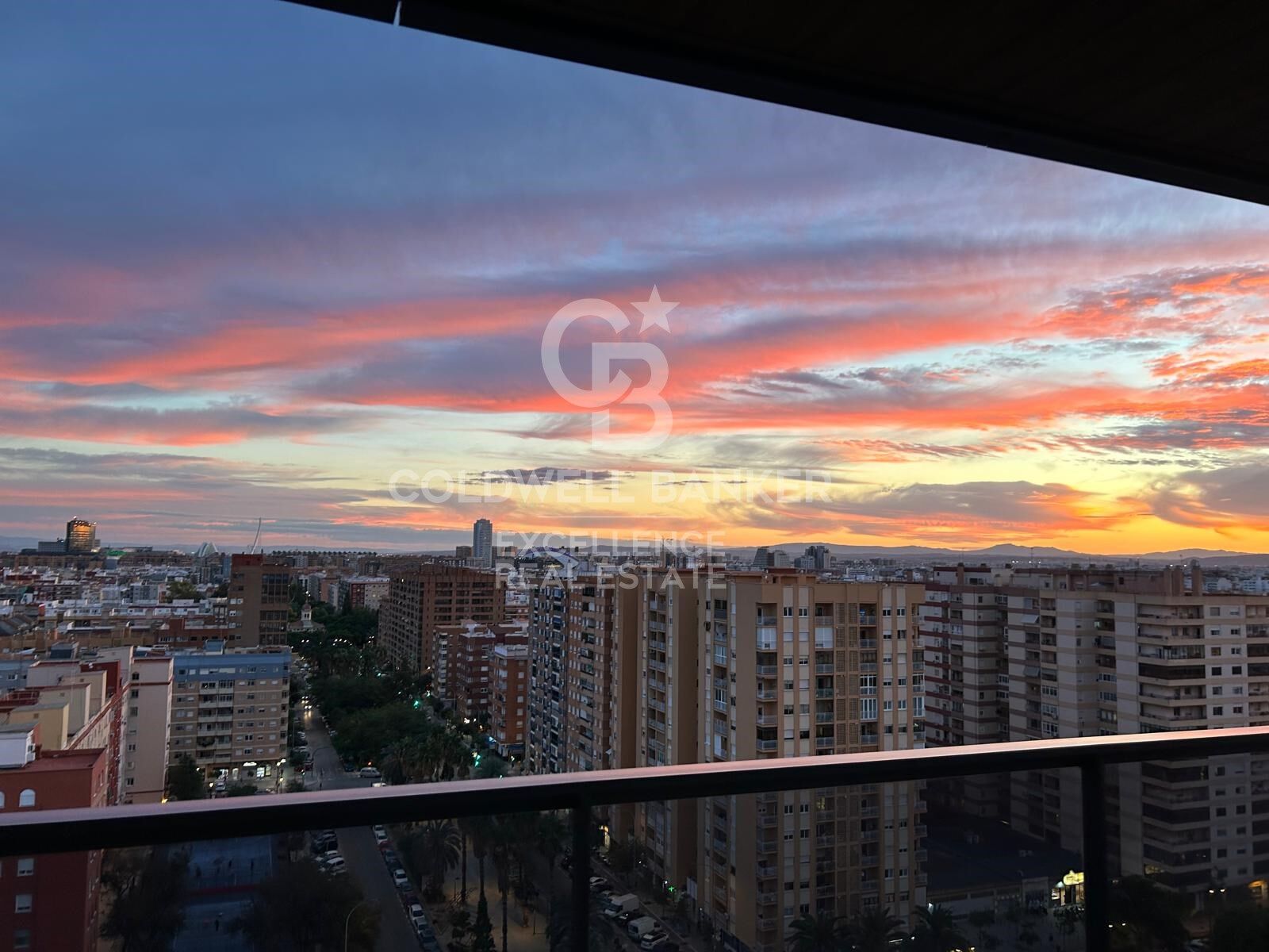 Prächtige, erst kürzlich erbaute Wohnung mit Panoramablick auf die Avenida Blasco Ibáñez