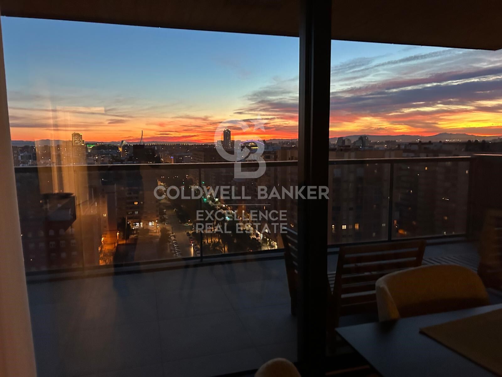 Prächtige, erst kürzlich erbaute Wohnung mit Panoramablick auf die Avenida Blasco Ibáñez