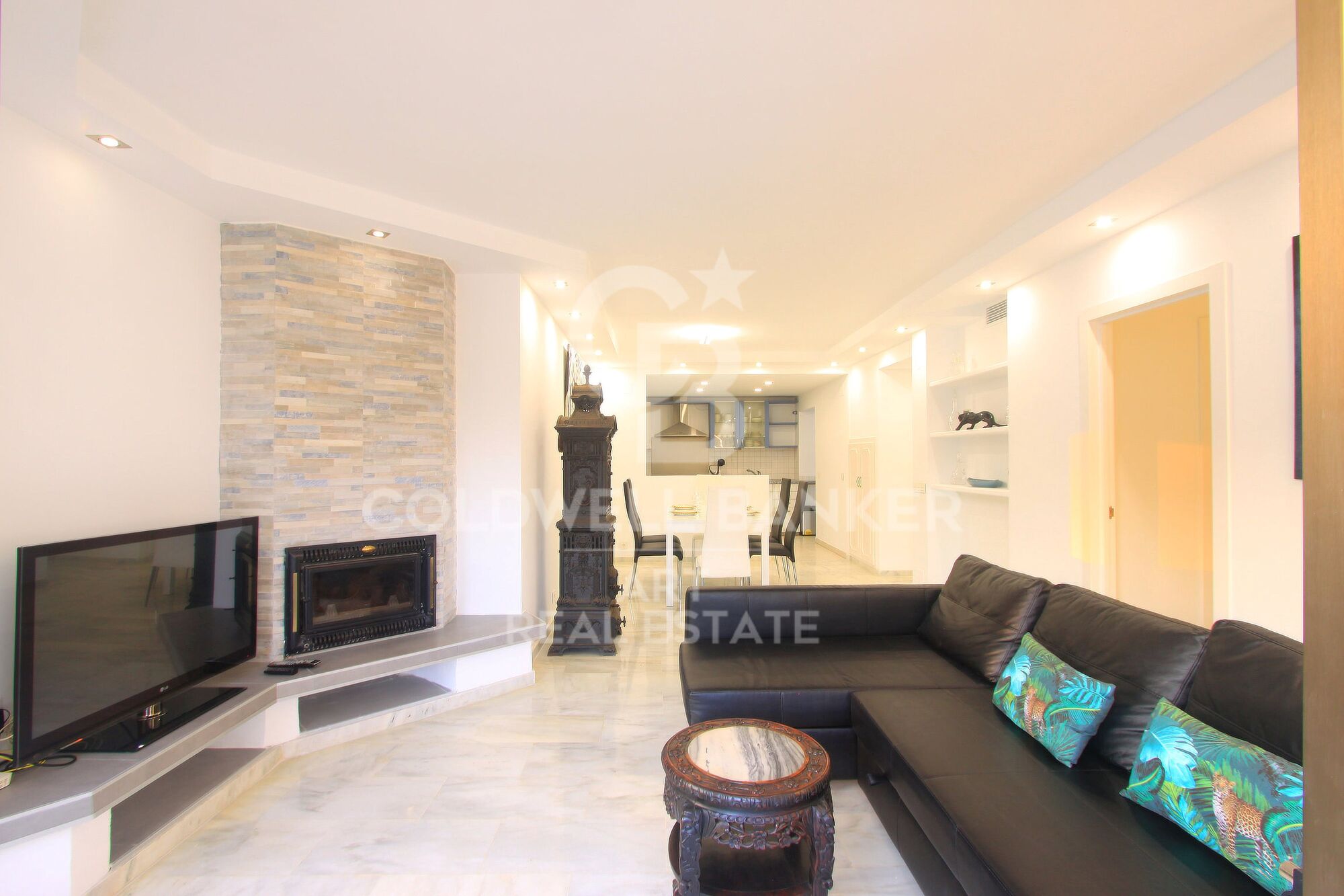 Emplacement de rêve à Golden Beach, Elviria - Vues panoramiques à 360° sur la mer et la montagne