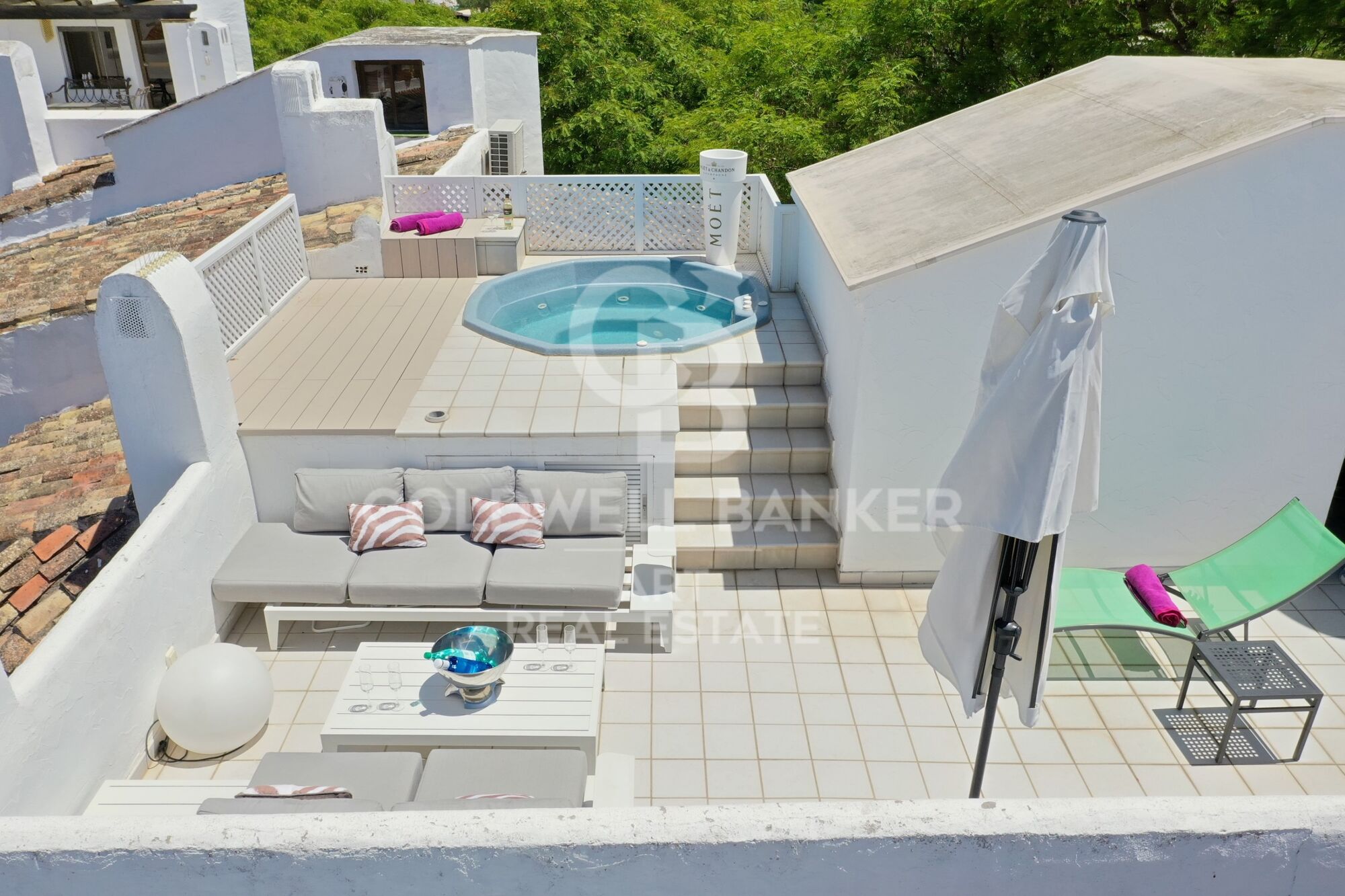 Emplacement de rêve à Golden Beach, Elviria - Vues panoramiques à 360° sur la mer et la montagne