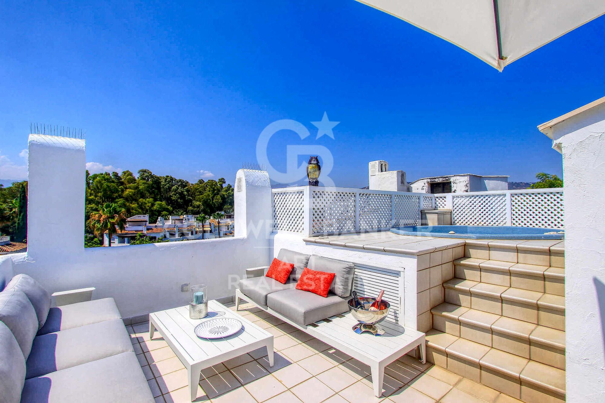 Traumlage in Golden Beach, Elviria - Atemberaubender 360° Blick auf Meer und Berge