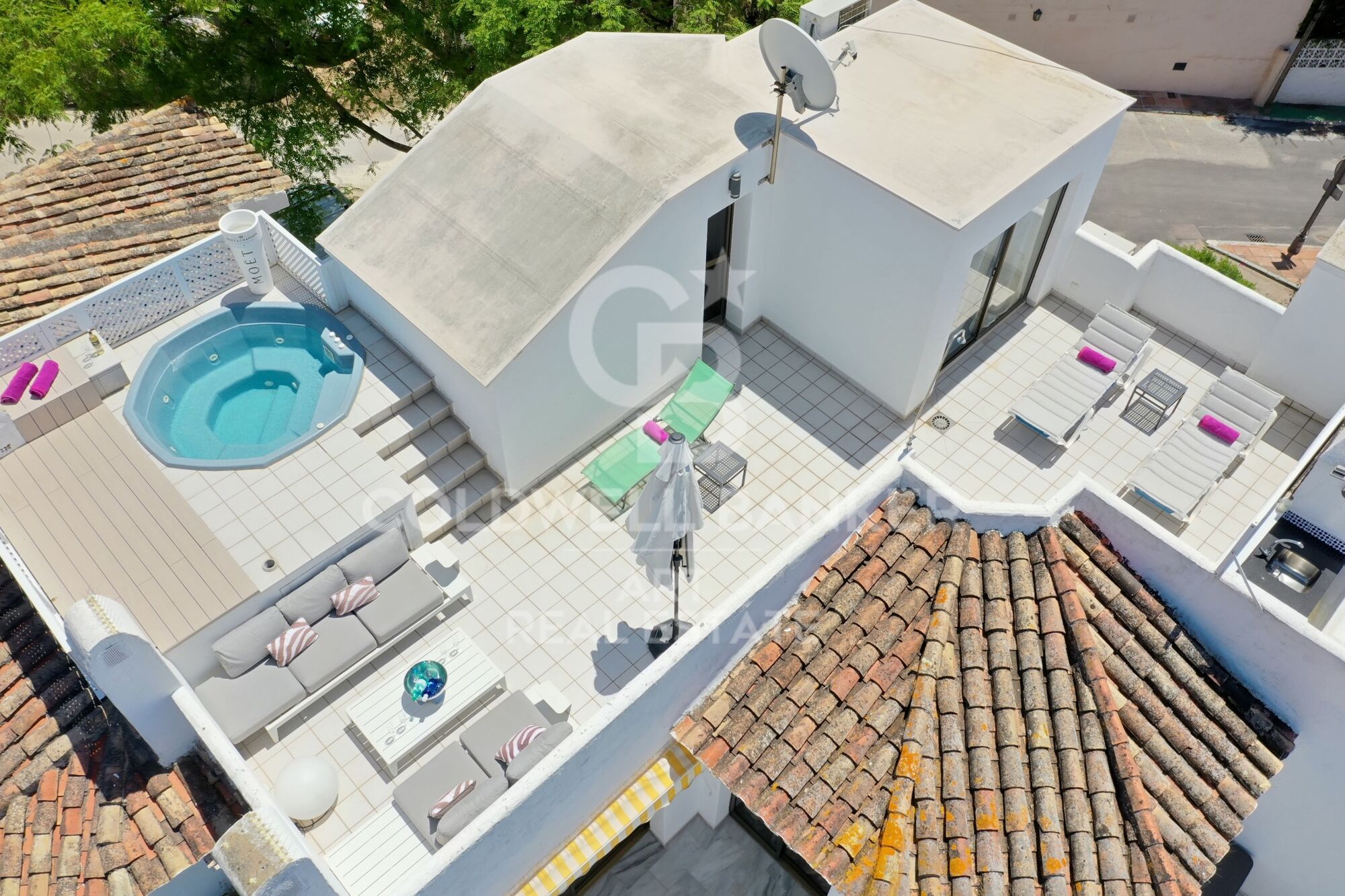 Traumlage in Golden Beach, Elviria - Atemberaubender 360° Blick auf Meer und Berge
