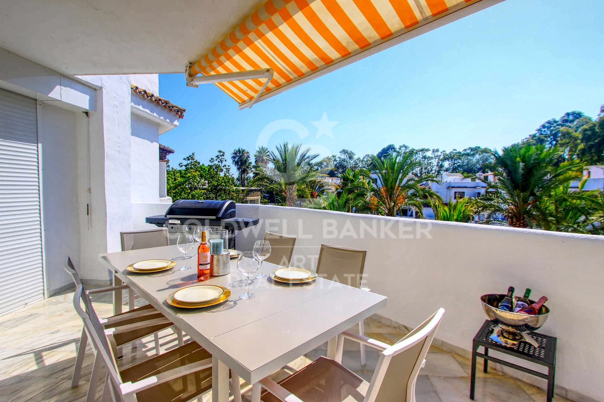 Emplacement de rêve à Golden Beach, Elviria - Vues panoramiques à 360° sur la mer et la montagne