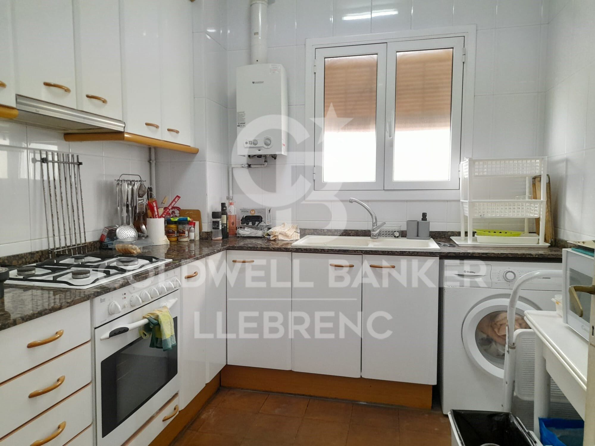 Appartement spacieux à vendre de 150 m² avec vue sur la mer dans un immeuble majestueux à Pg. Colón à Barcelone - projet de rénovation inclus