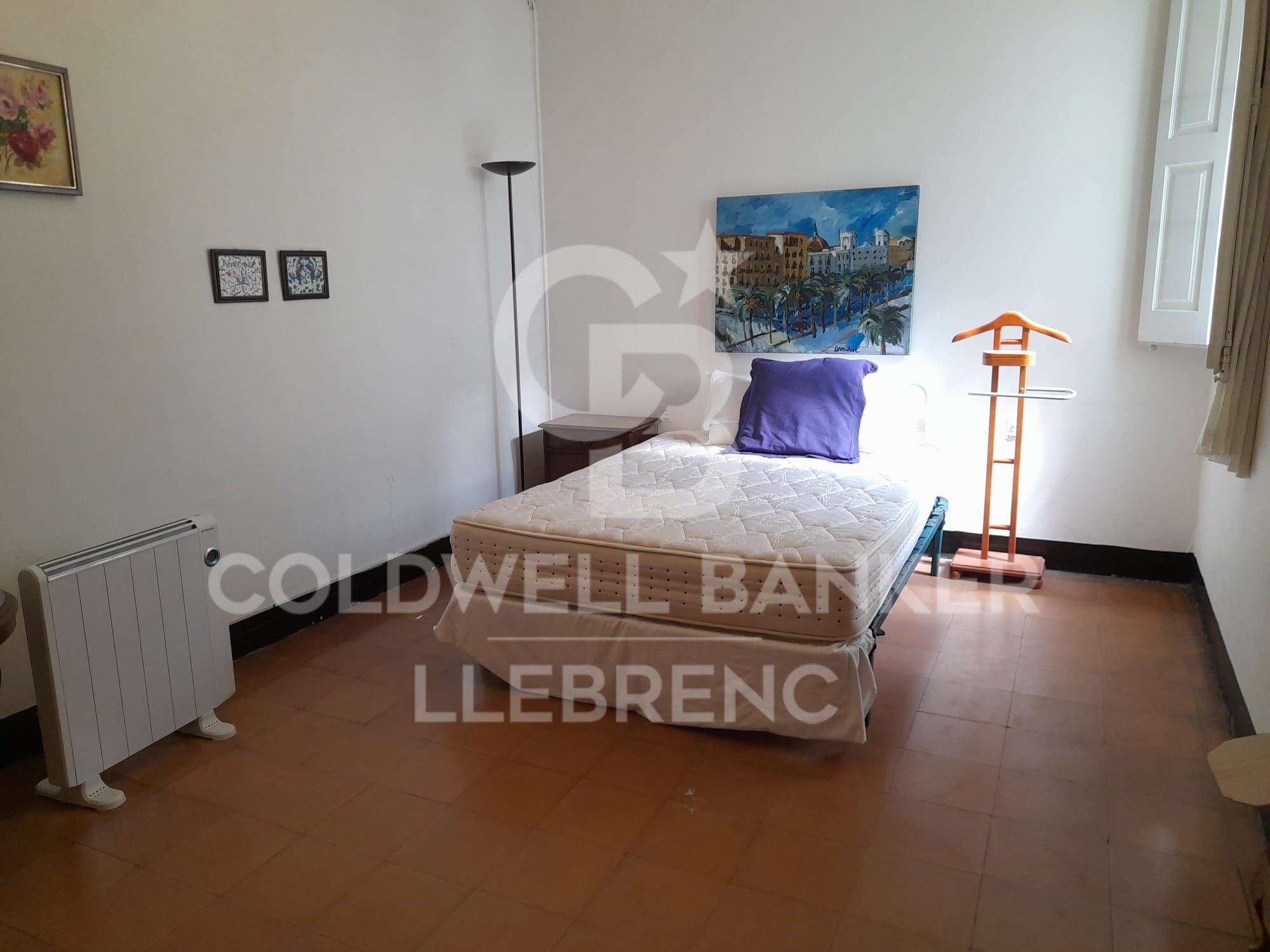 Spacious flat for sale of 150 m² with sea views in a regal building in Pg. Colón in Barcelona - renovation project included