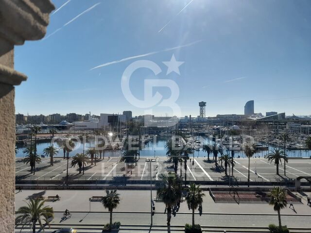 Spacious flat for sale of 150 m² with sea views in a regal building in Pg. Colón in Barcelona - renovation project included