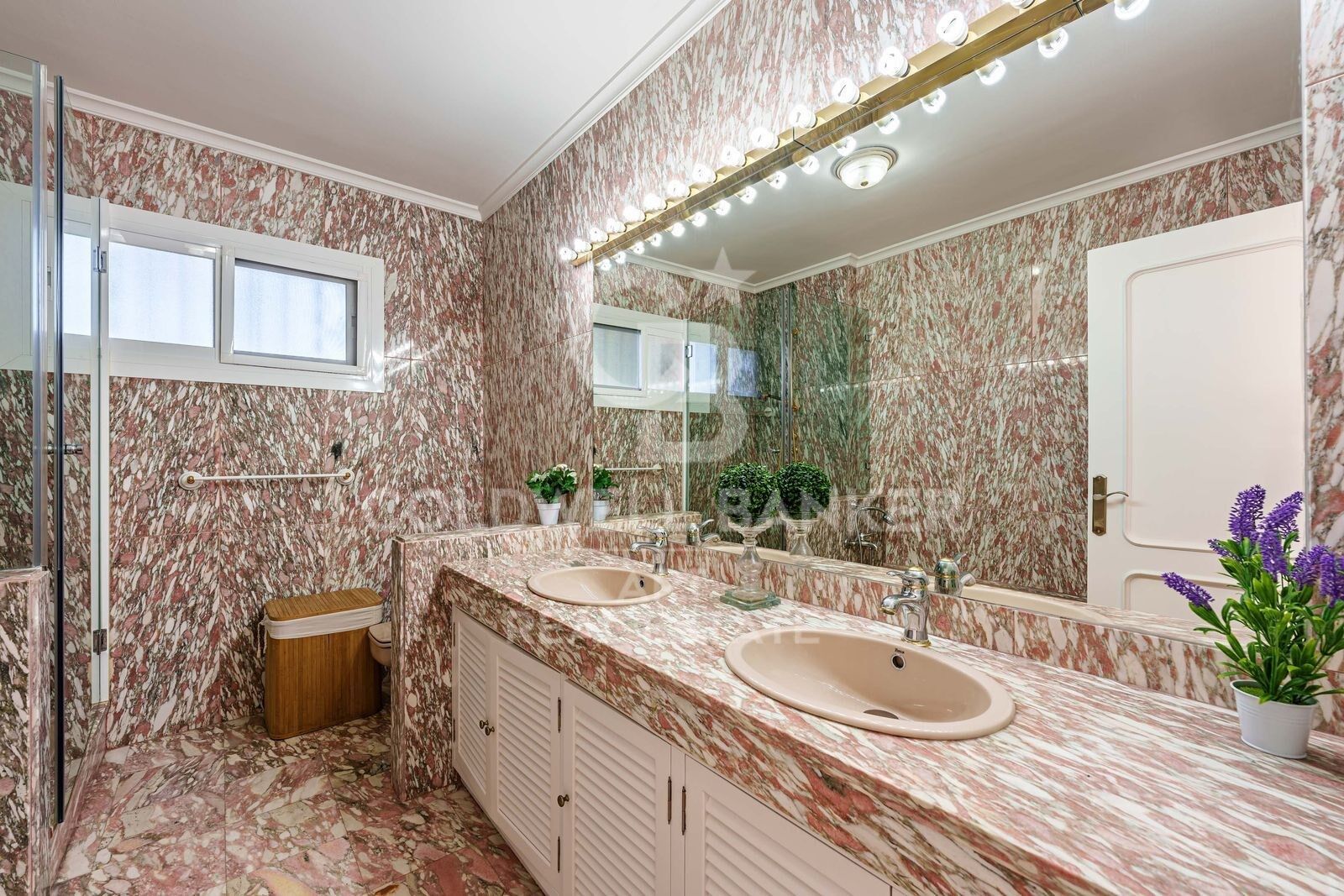 Preciosa villa independiente junto al mar en La Nueva Milla de Oro