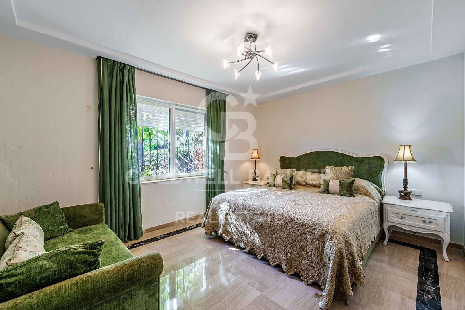 Preciosa villa independiente junto al mar en La Nueva Milla de Oro