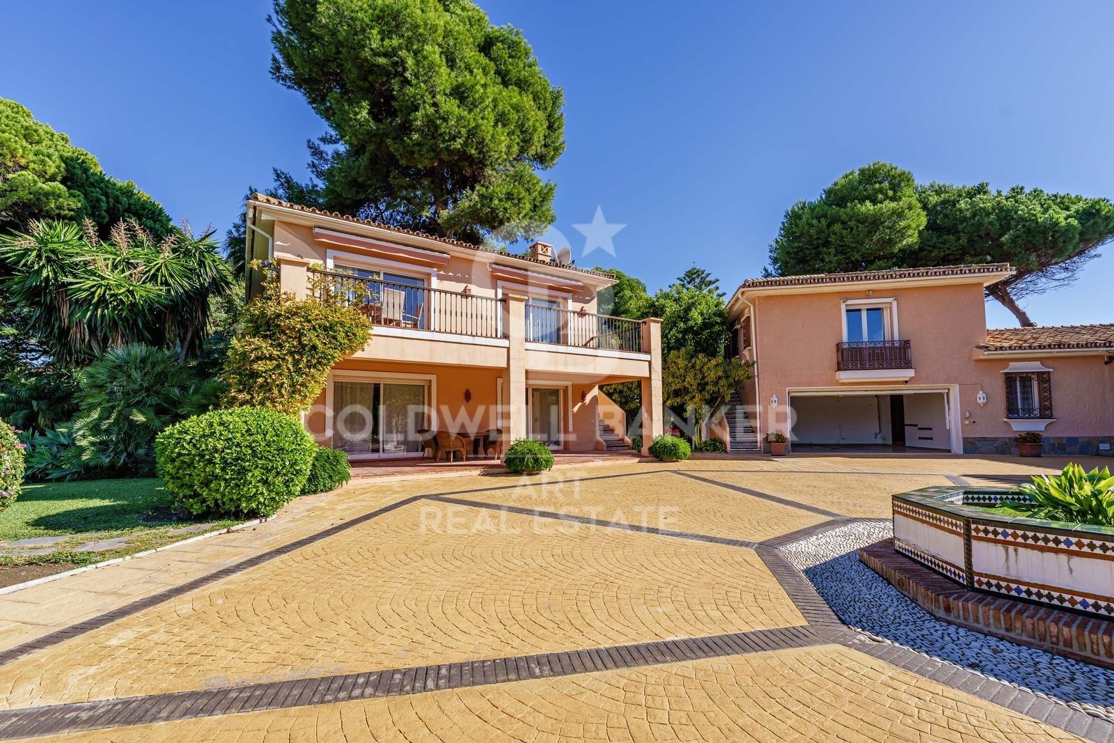 Preciosa villa independiente junto al mar en La Nueva Milla de Oro
