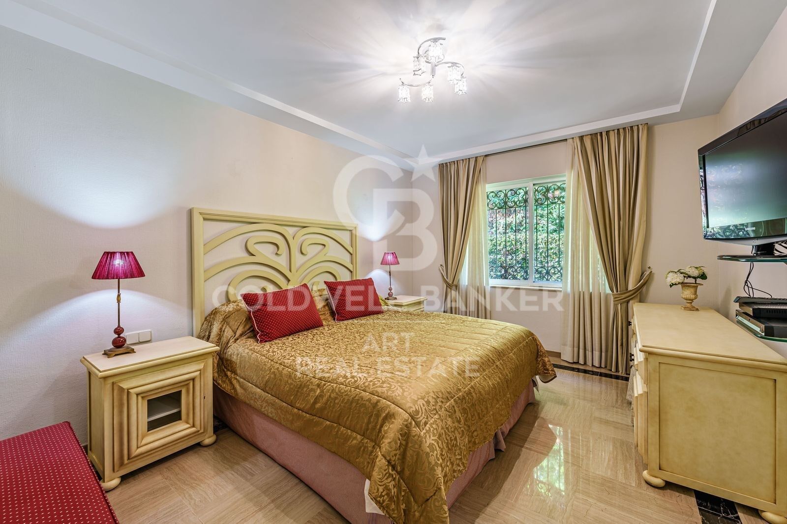 Wunderschöne Freistehende Villa am Meer auf der Neuen Goldenen Meile