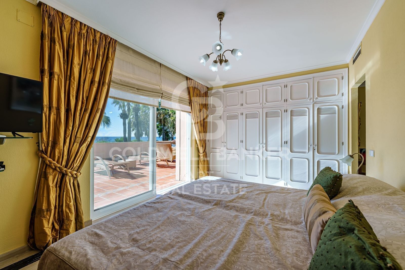 Beautiful Detached Seafront Villa on the New Golden Mile
