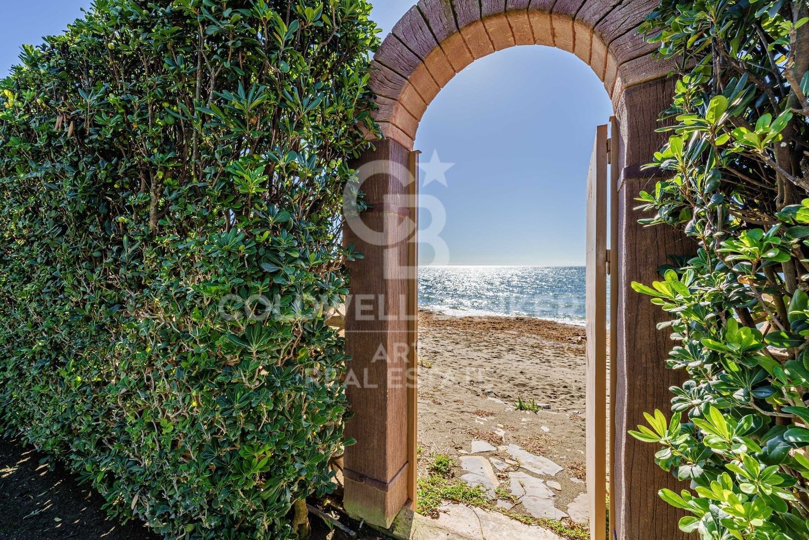 Preciosa villa independiente junto al mar en La Nueva Milla de Oro