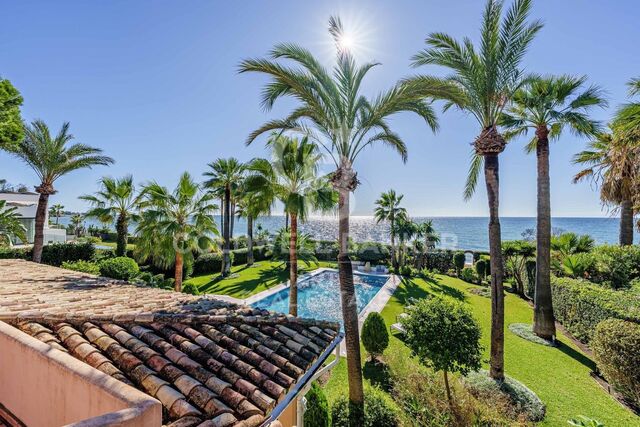 Preciosa villa independiente junto al mar en La Nueva Milla de Oro