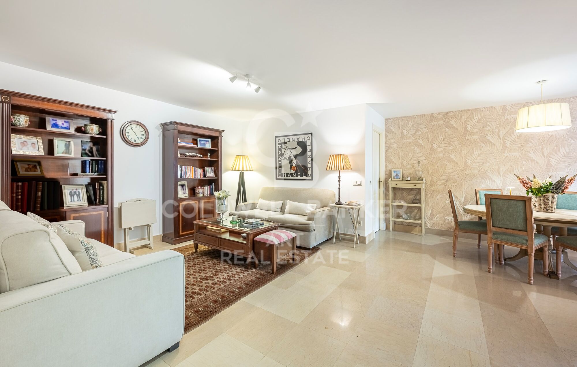 Außergewöhnliche, nach Süden ausgerichtete Wohnung mit großem Erweiterungspotenzial in Capanes del Golf, Benahavís.