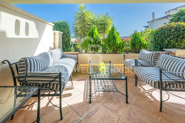 Appartement exceptionnel orienté plein sud avec un grand potentiel d'agrandissement à Capanes del Golf, Benahavís.