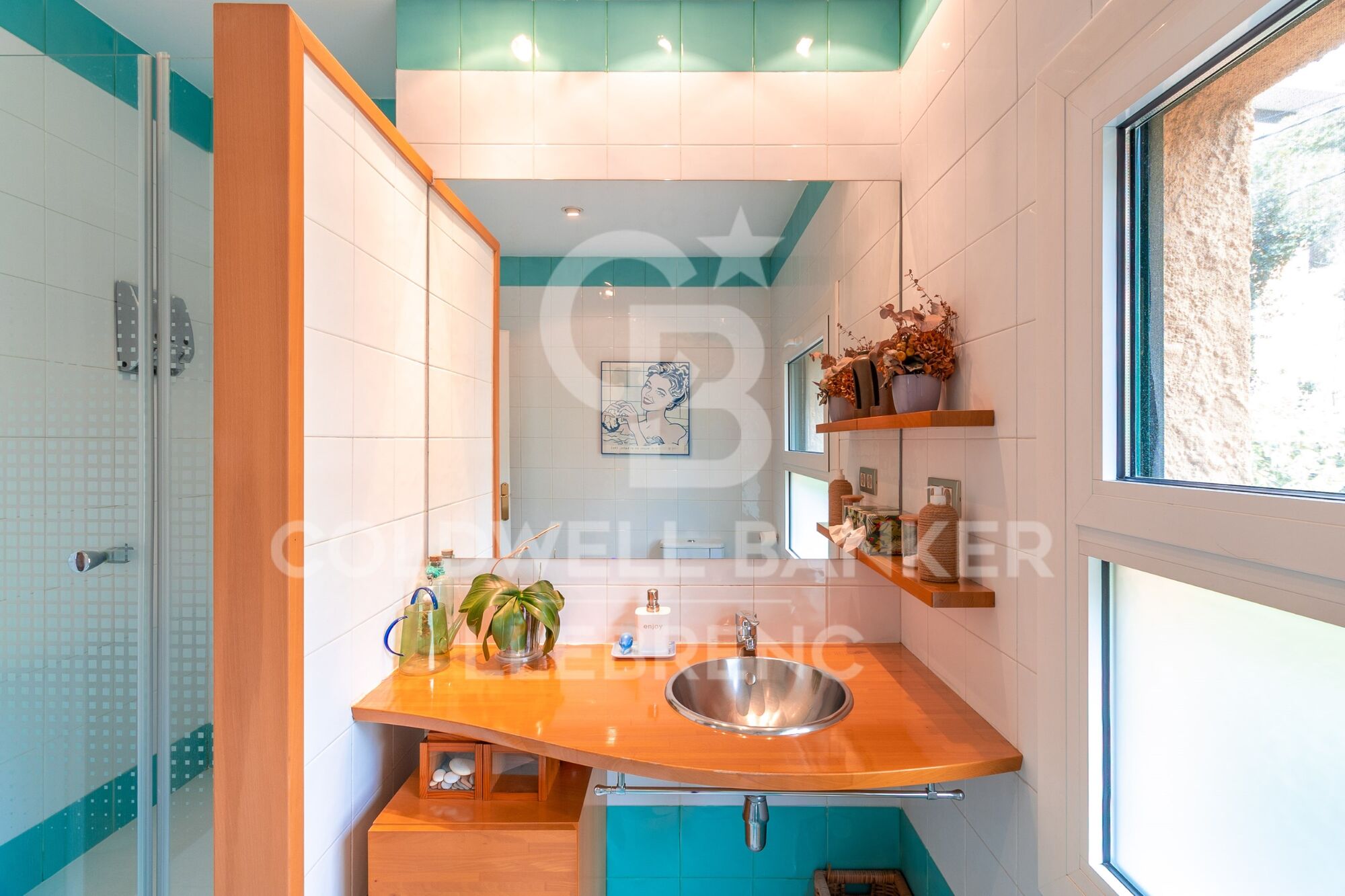 Detached house for sale in Peu de Funicular with garden, just 3 minutes from the funicular and 15 from the centre of Barcelona, surrounded by nature,