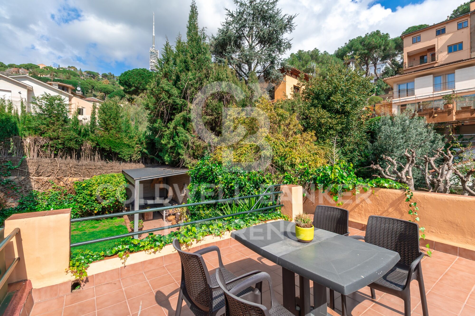 Detached house for sale in Peu de Funicular with garden, just 3 minutes from the funicular and 15 from the centre of Barcelona, surrounded by nature,