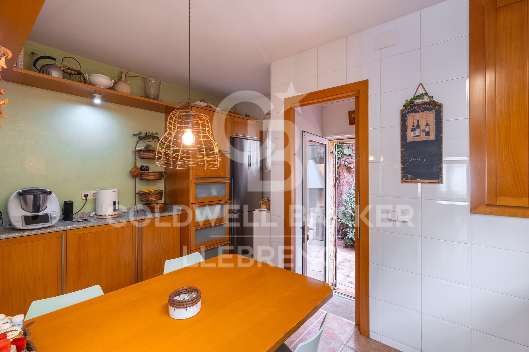 Detached house for sale in Peu de Funicular with garden, just 3 minutes from the funicular and 15 from the centre of Barcelona, surrounded by nature,