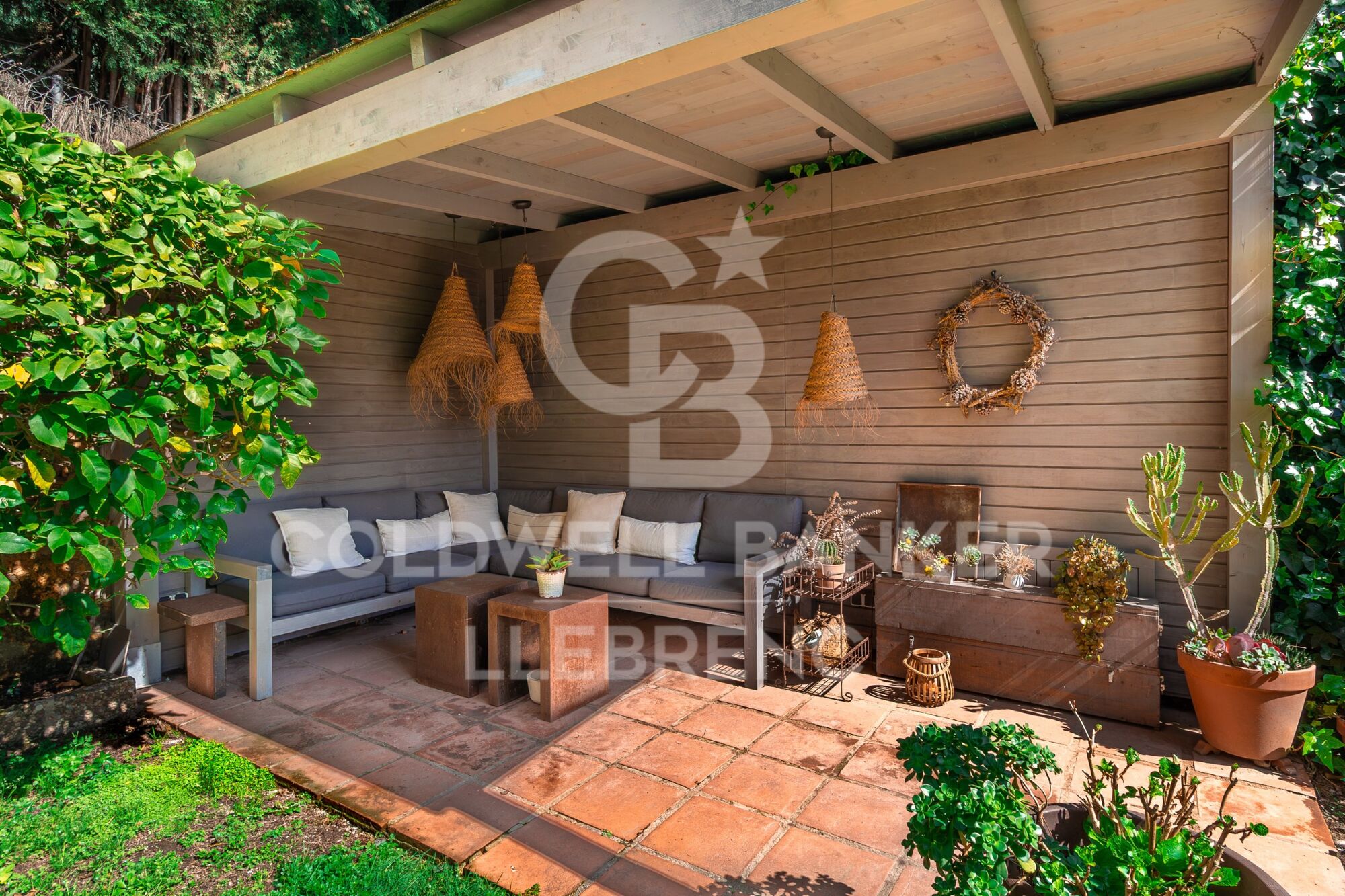 Detached house for sale in Peu de Funicular with garden, just 3 minutes from the funicular and 15 from the centre of Barcelona, surrounded by nature,