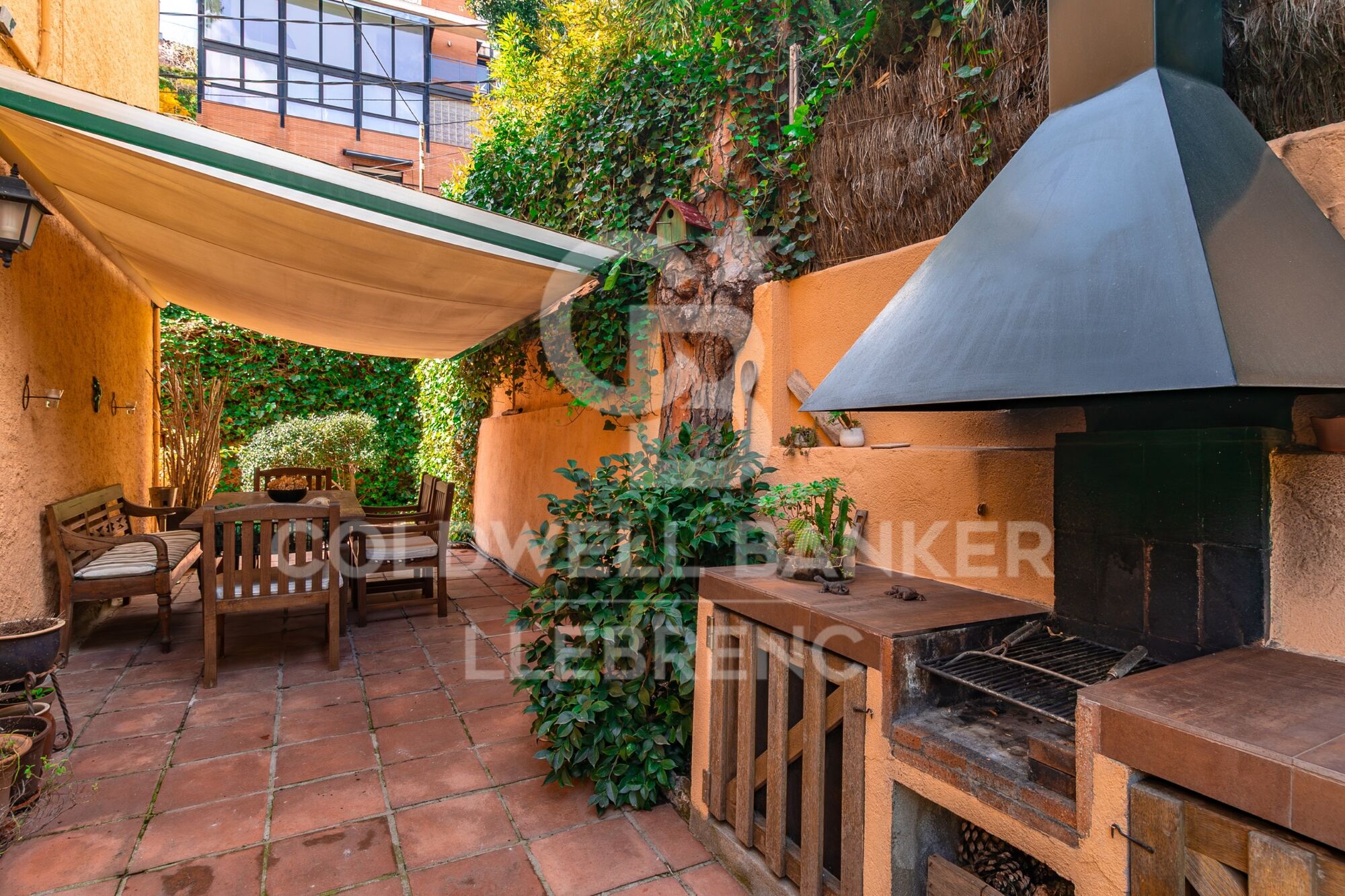 Detached house for sale in Peu de Funicular with garden, just 3 minutes from the funicular and 15 from the centre of Barcelona, surrounded by nature,