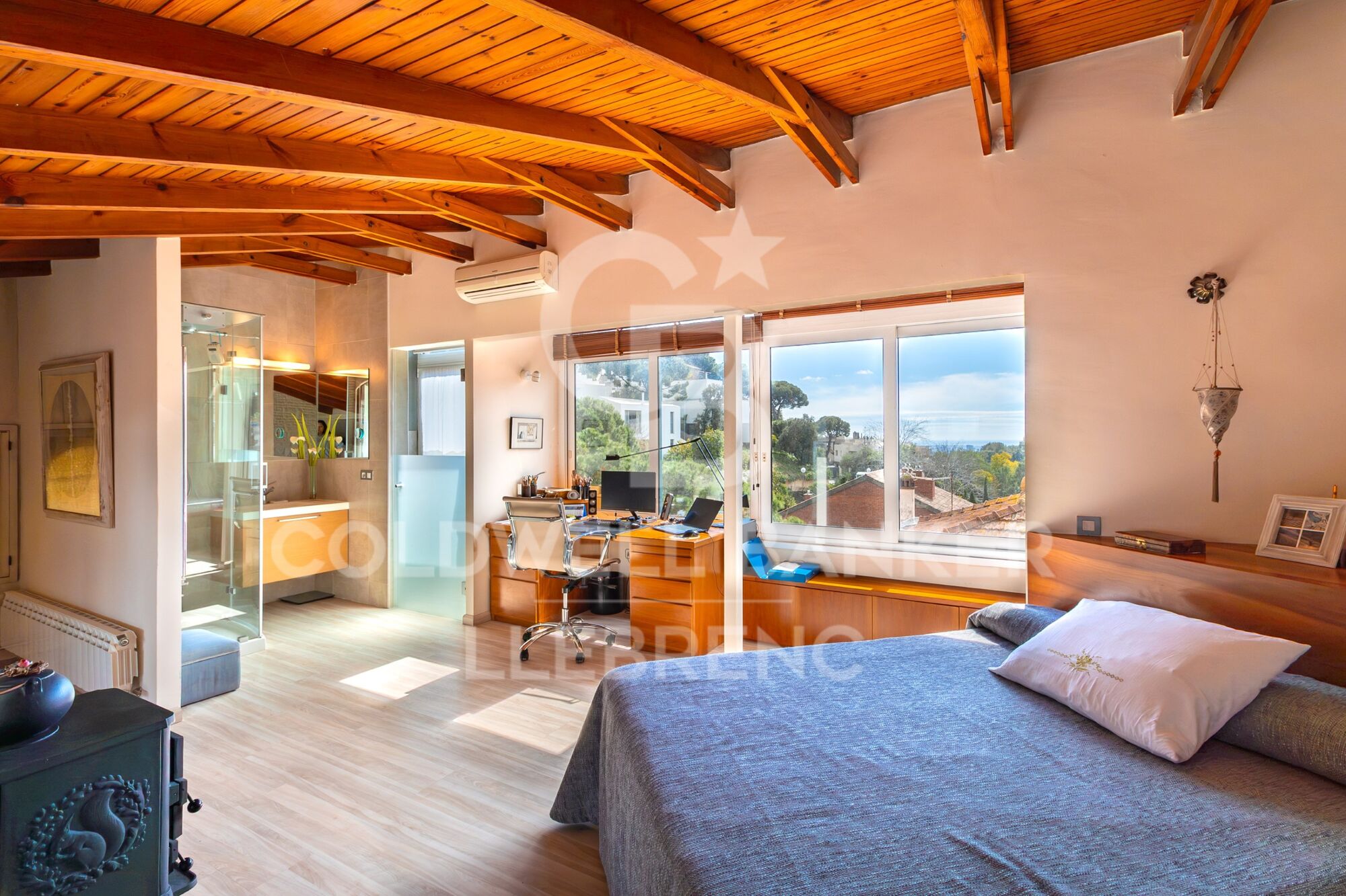 Detached house for sale in Peu de Funicular with garden, just 3 minutes from the funicular and 15 from the centre of Barcelona, surrounded by nature,